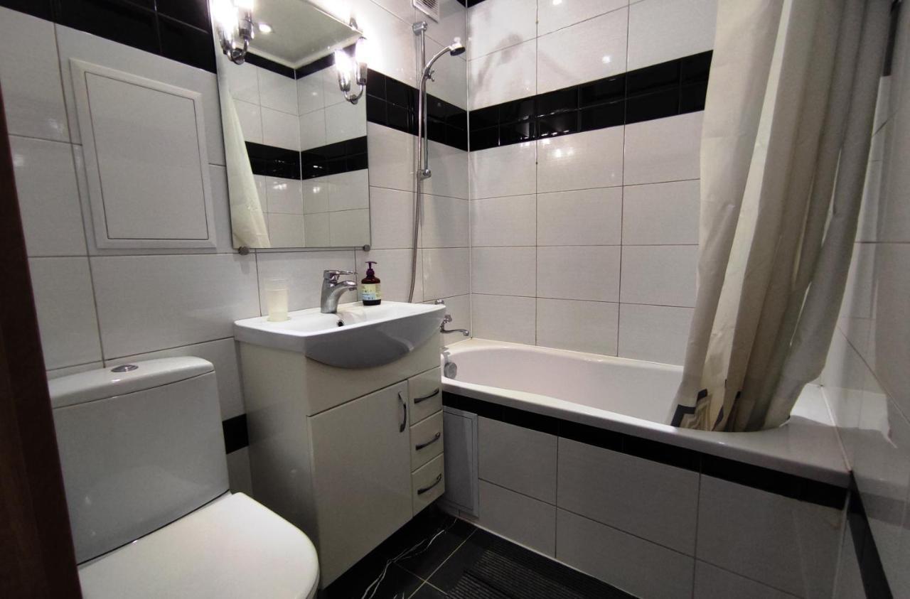 Двухкомнатные Апартаменты Центр Mystetsʹka 3 Kr Apartments Kryvyi Rih Exterior photo
