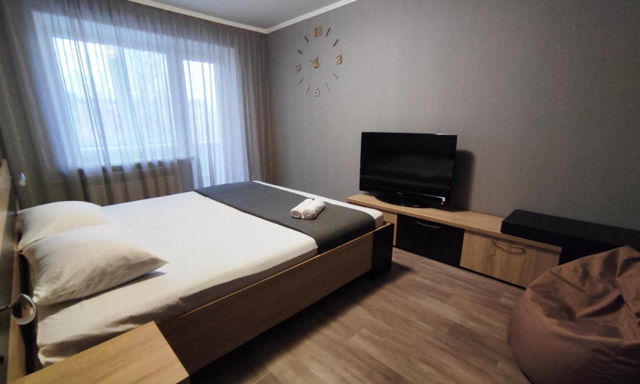 Двухкомнатные Апартаменты Центр Mystetsʹka 3 Kr Apartments Kryvyi Rih Exterior photo